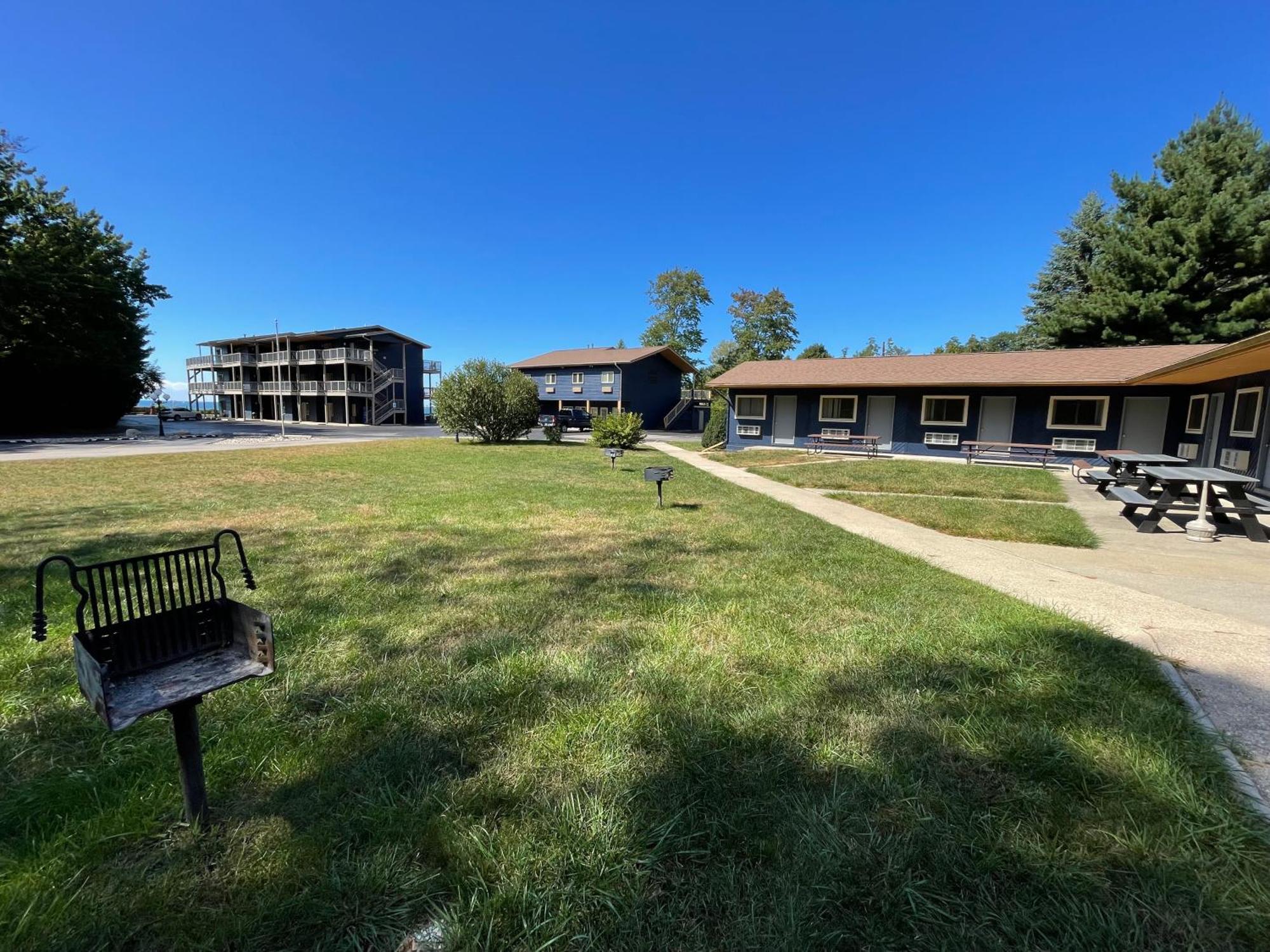 Lake Bluff Inn And Suites South Haven Exterior foto